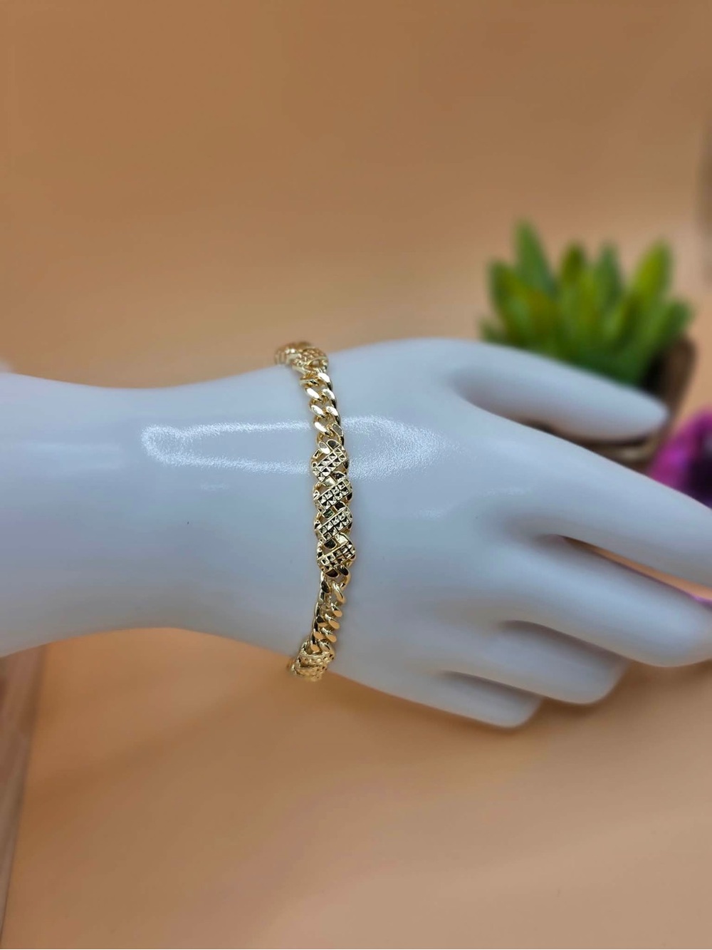 Elegant Gold-Tone Women's Bracelet - Classic Link Design
